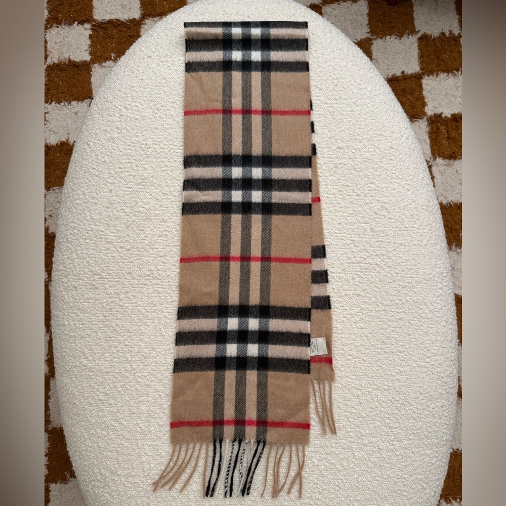 Burberry Heritage Check Cashmere Scarf - Picture 5 of 7